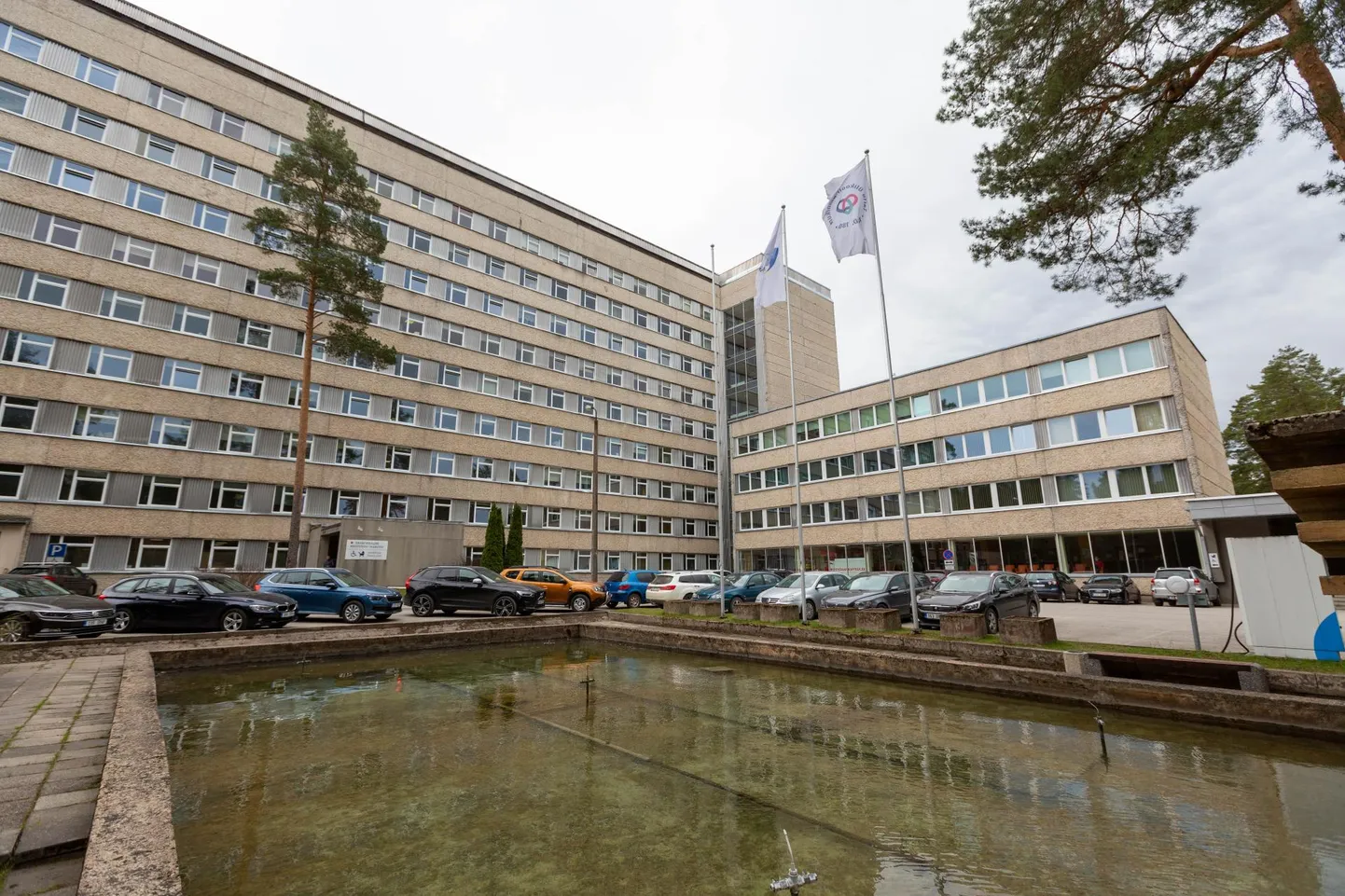 Kaks sõdurit viidi kontrolliks ja kergema arstiabi andmiseks Lõuna-Eesti haigla EMO-sse.