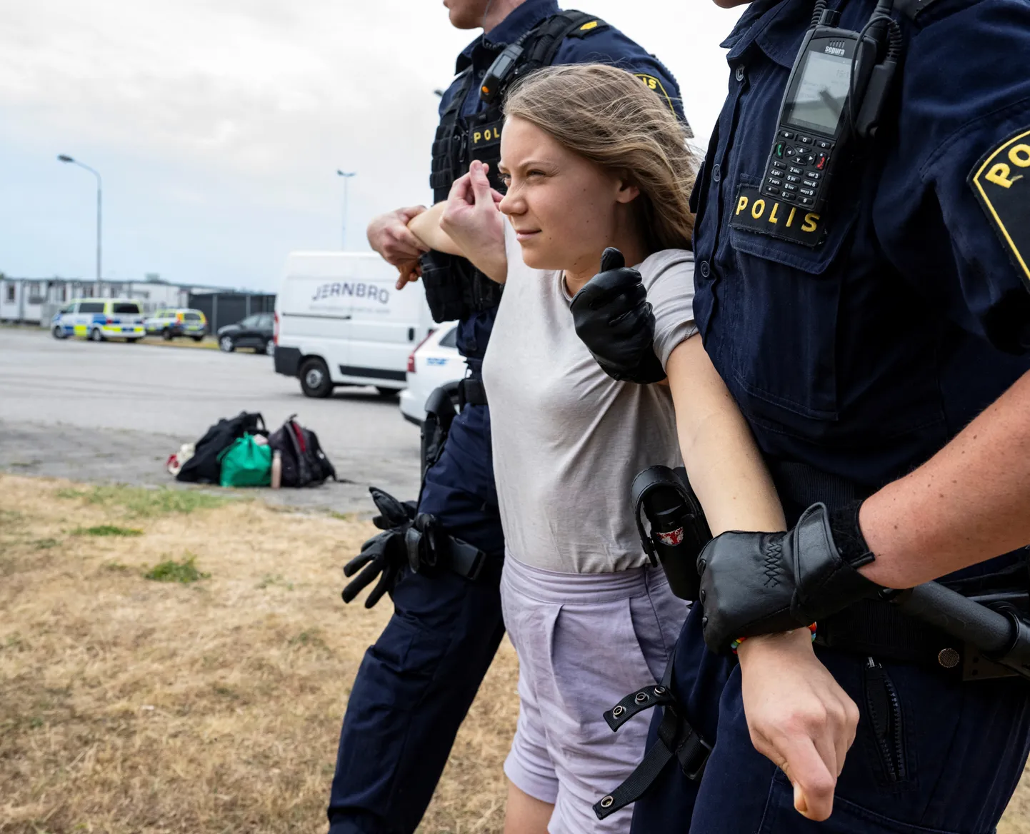 Greta Thunbergi äraviimine 19. juuni meeleavalduselt.