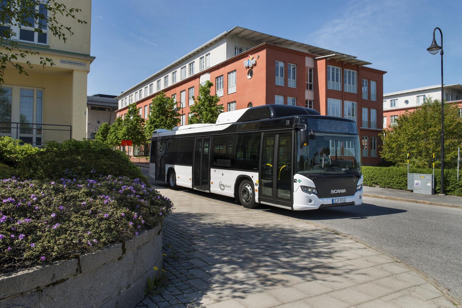 Go Bus tellib Tartusse sellised uued linnaliinibussid Scanialt. Busse on kahte tüüpi: normaalpikkusega ja lõõtsbussid. Need kõik võõbatakse Tartu bussidele omaselt punaseks.