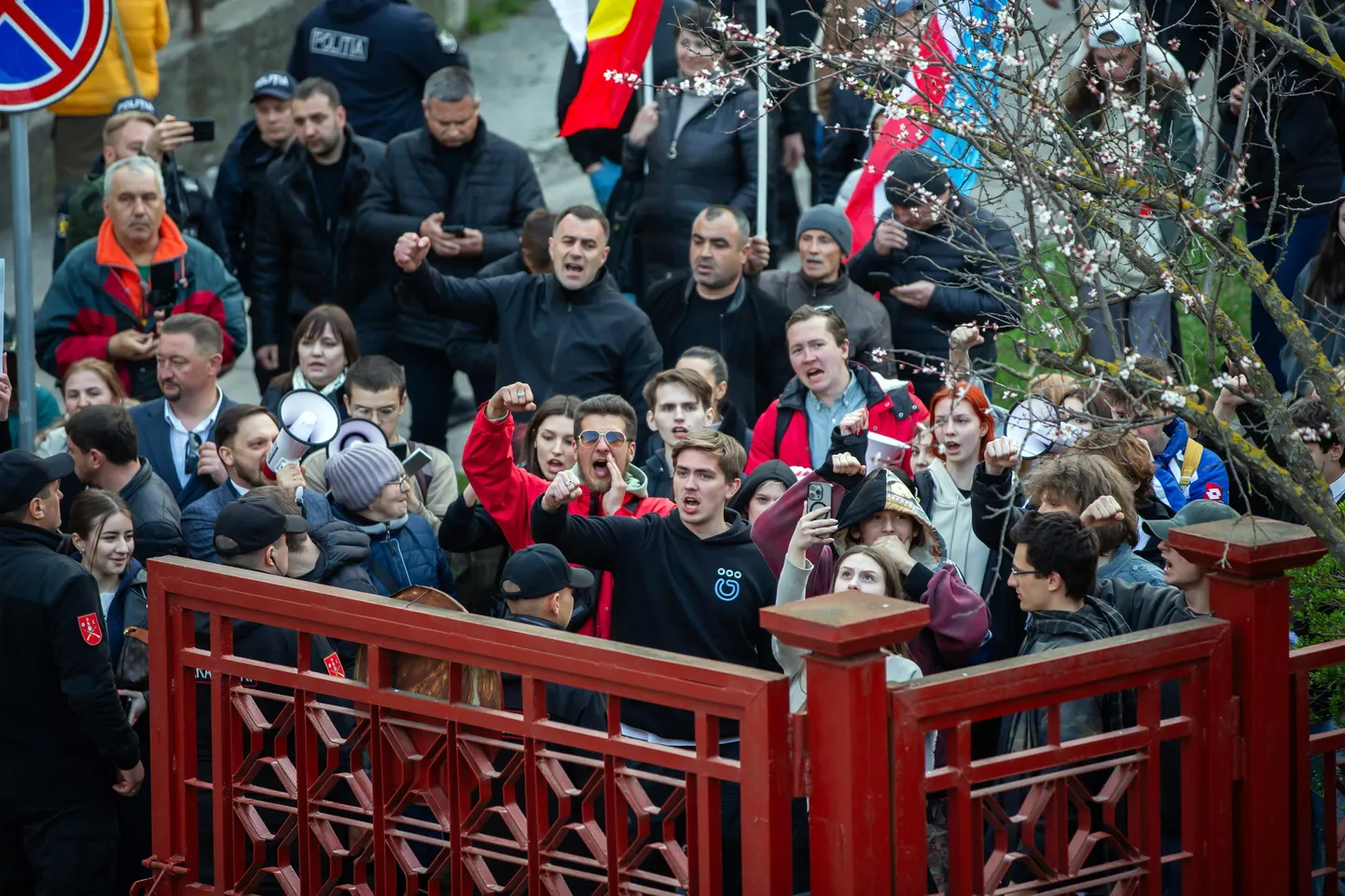 Venemeelse Șori partei toetajad protestivad eelmisel nädalal Chișinăus Gagauusia liidri Evghenia Guțuli vahistamise vastu. Mitu partei poliitikut on kimpus erakonna ebaseadusliku rahastamise süüdistustega.