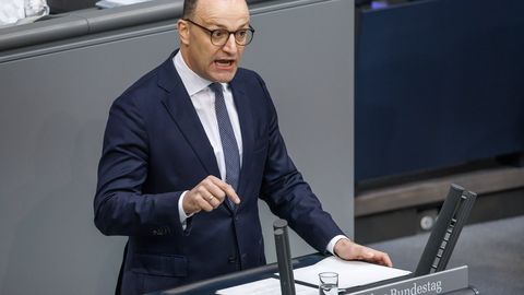 Asendusemaduse lubamise vastu olnud Saksa tipp-poliitik sai surrogaadi abiga lapse
