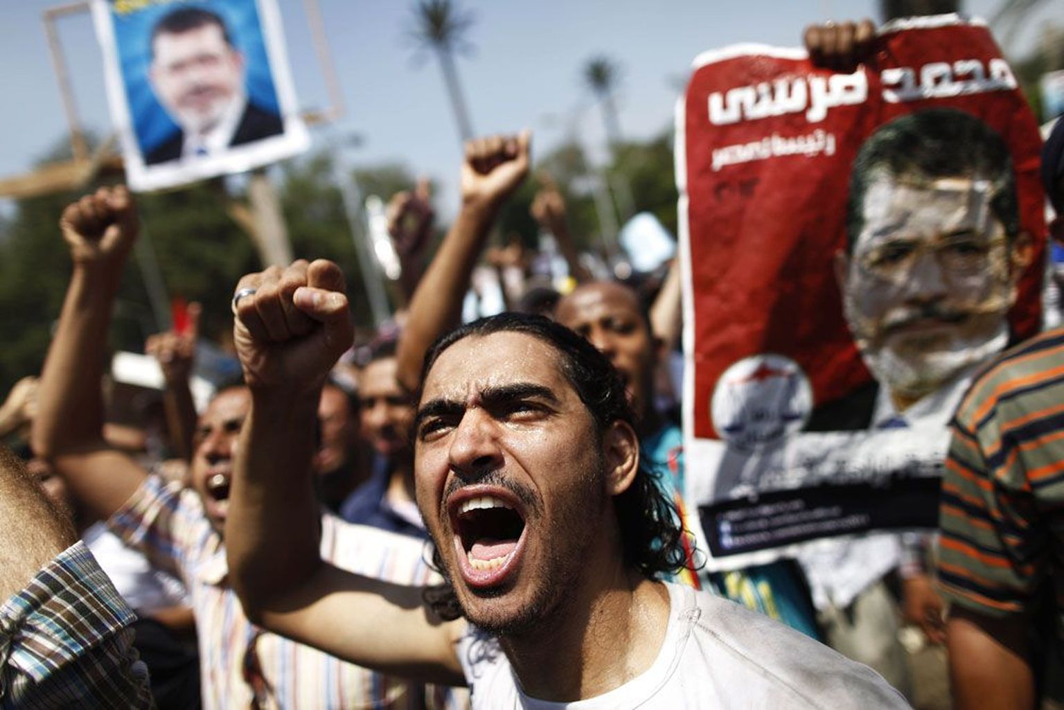 Moslemi Vennaskonna toetaja eile Kairo ülikooli juures toimunud meeleavaldusel.