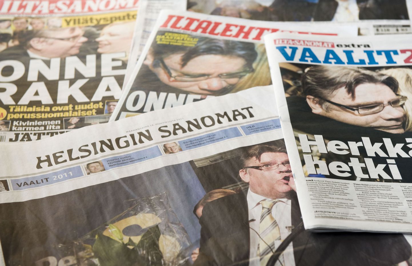 Põlissoomlaste valimisedu kajastused Soome ajalehtede esikülgedel.