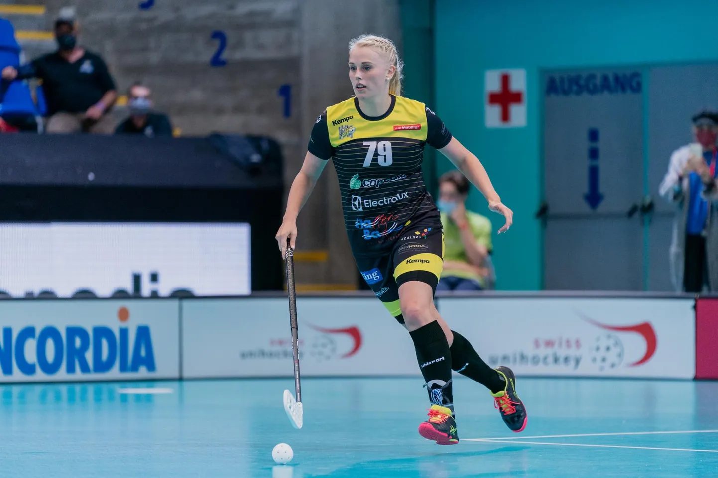Šveitsis saalihokiga leiba teenivat Lääne-Viru päritolu mängijat Katrin Kiviranda ootab ees põnev hooaeg. Esimesed märgid riigi superkarika finaalturniirilt näitavad, et tema tiim võib sekkuda õnnestumise korral meistritiitli konkurentsi.