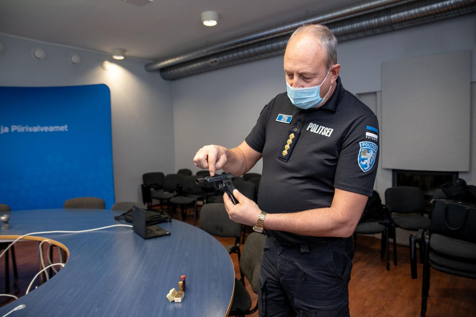 Pärnu politseijaoskonna piirkonnavanem Tõnu Kivis avaldas, et kurioossemad juhtumid leidudega on üldjuhul seotud eri lõhkekehadega.