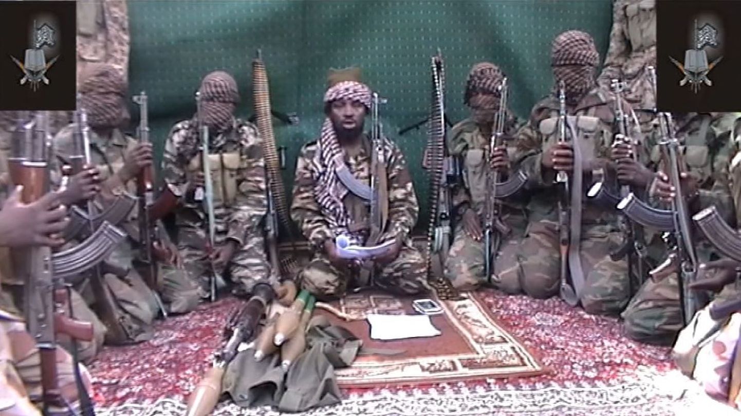 25. septembril avaldatud video Boko Harami võitlejatest. Keskel on nende väidetav liider Abubakar Shekau.