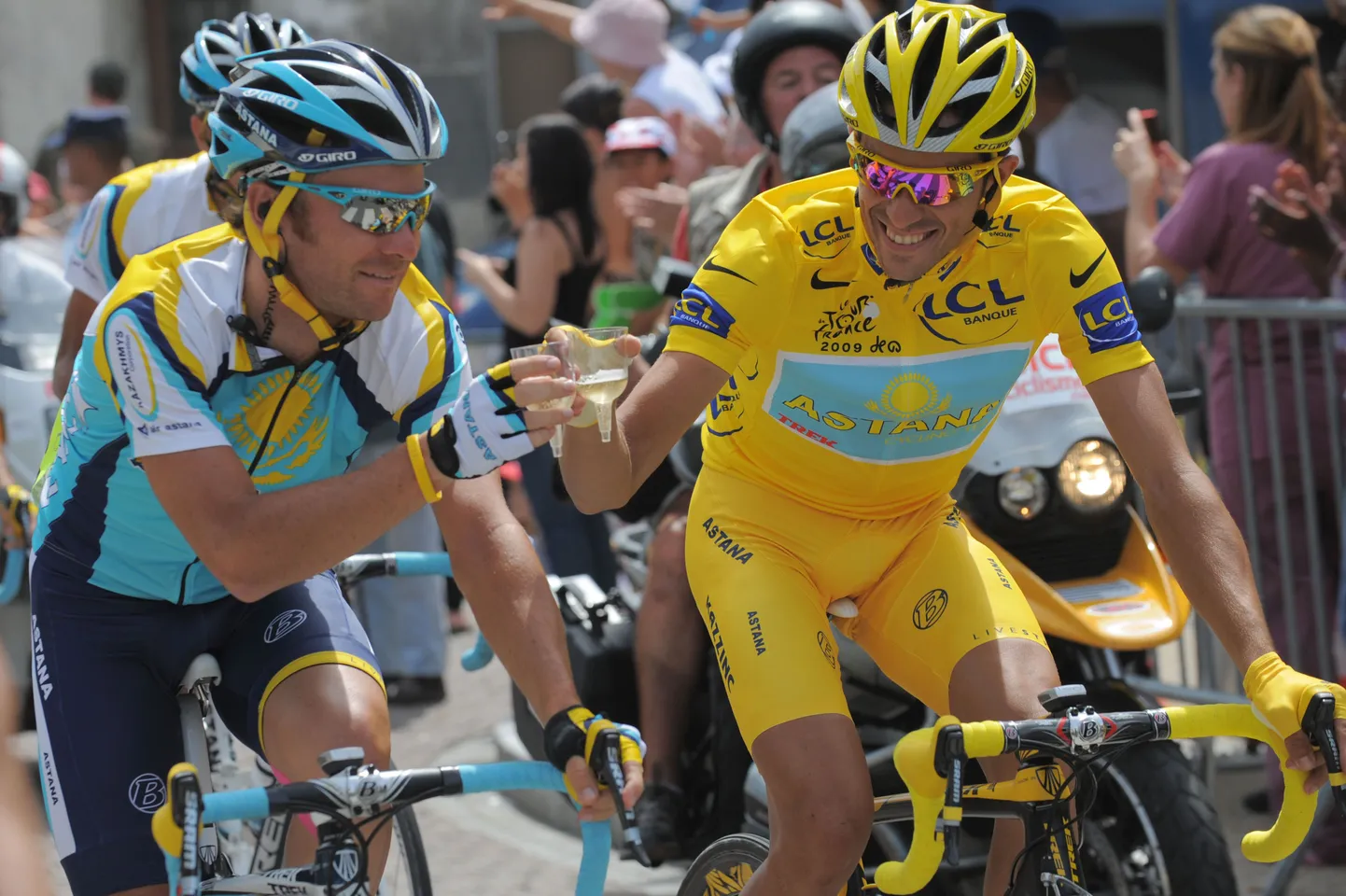 Alberto Contador (paremal) ja Sergio Paulinho.