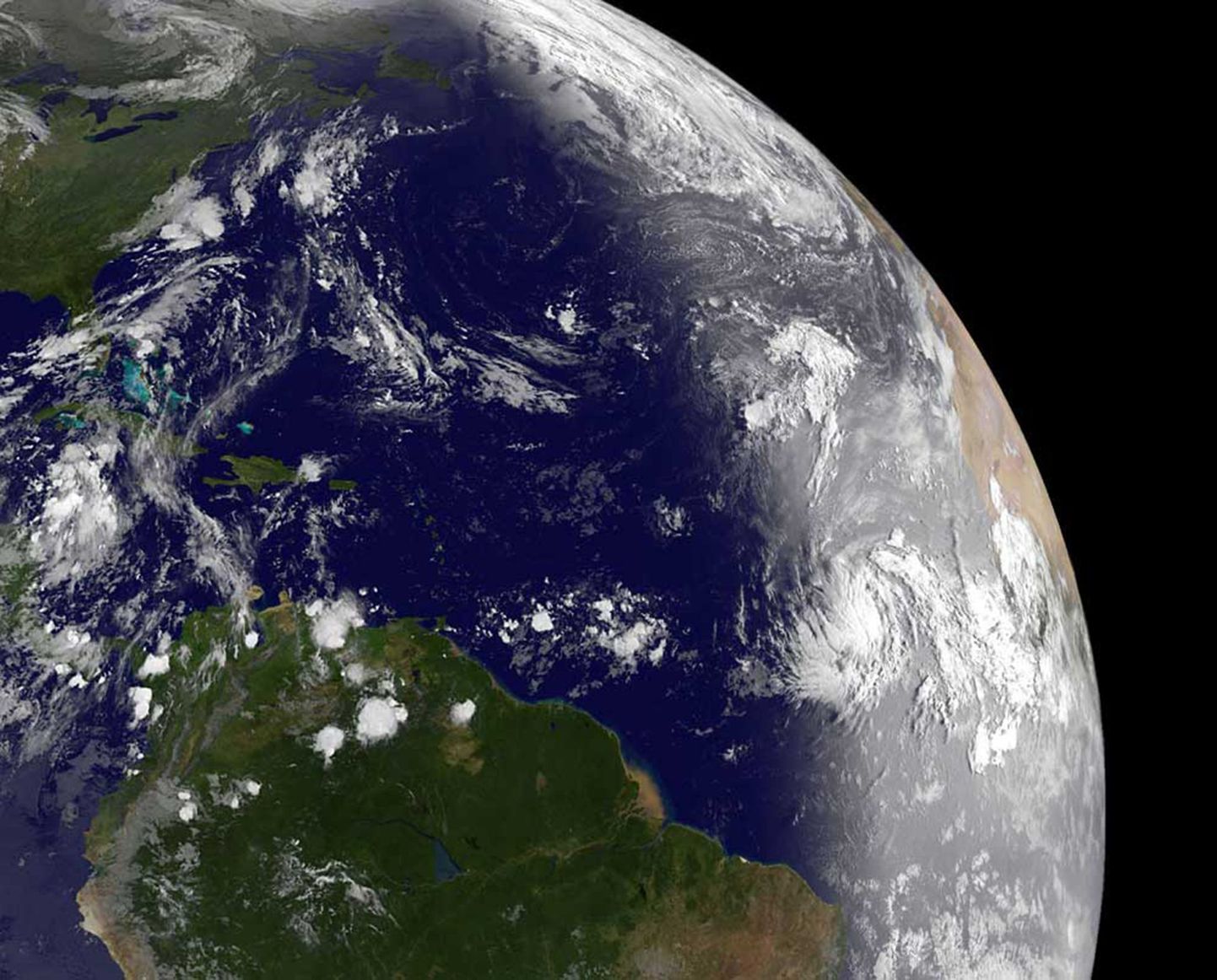 Satelliidipilt troopilisest tormist 
Katia (paremal keskel)