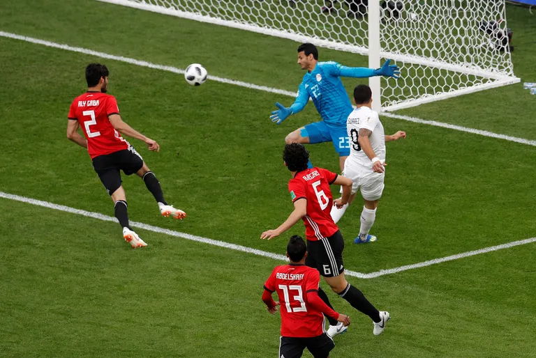 Egiptuse ja Uruguay kohtumine. Egiptuse väravavaht Mohamed El-Shenawy tõrjel