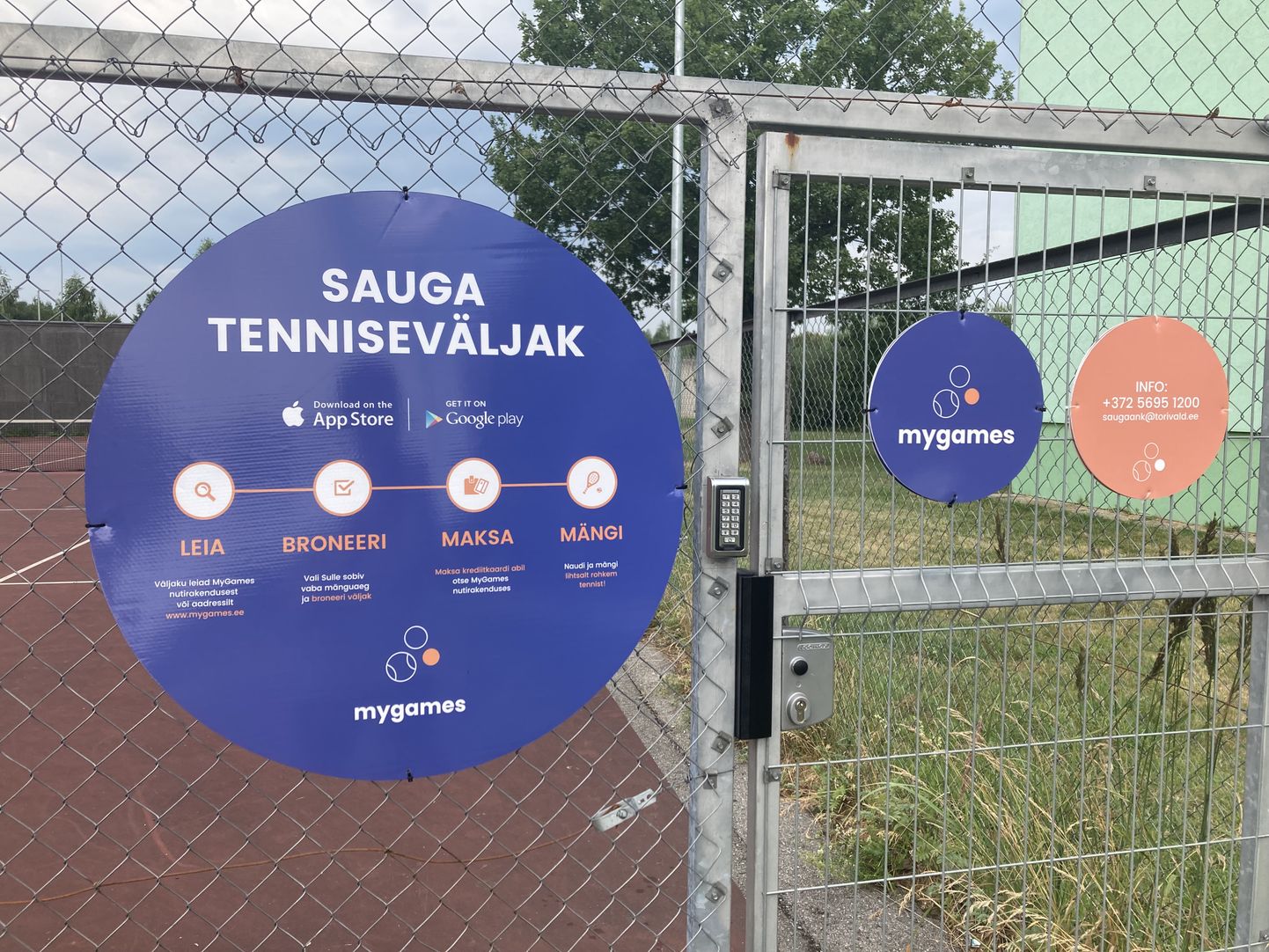 Täielikult automatiseeritud iseteeninduslik tenniseväljak Saugas.