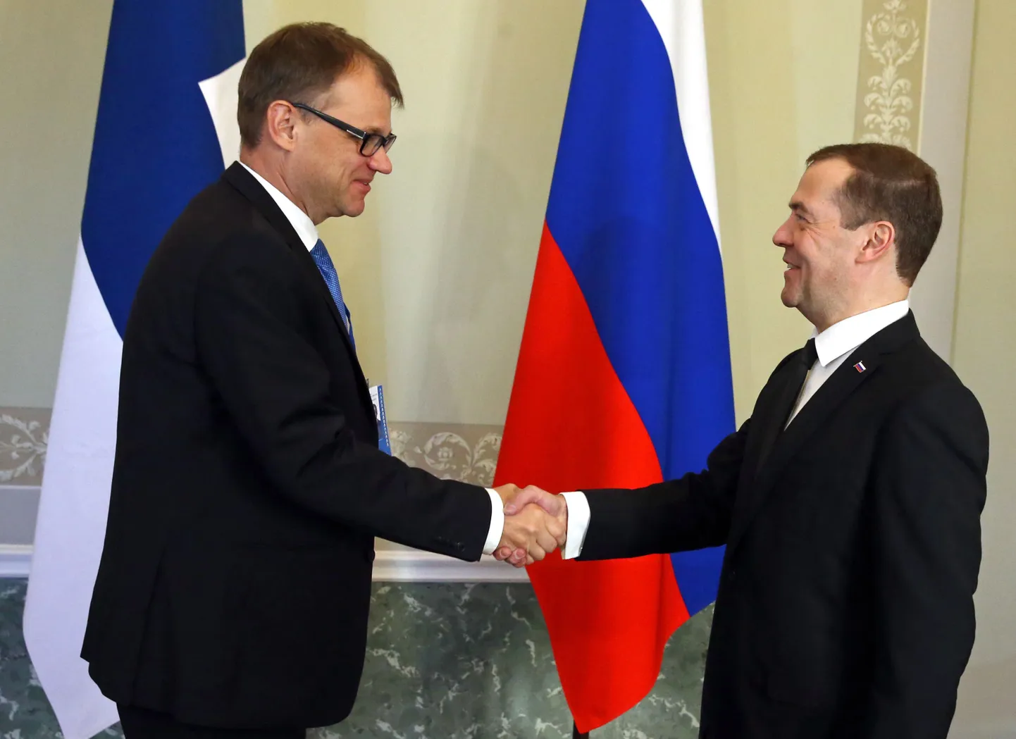 Soome peaminister Juha Sipilä (vasakuk)ja Vene peaminister Dmitri Medvedev Peterburi kohtumisel aasta algul.