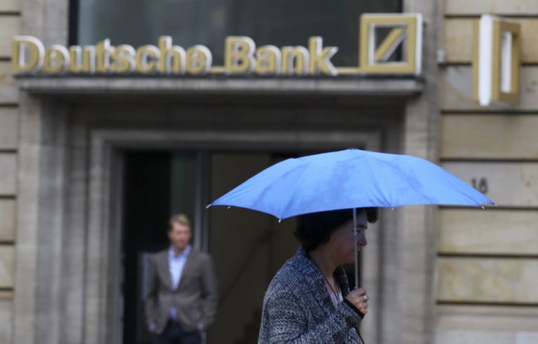 Sakslastel on kombeks panna iga kuu summakese paigale. Pildil Deutsche Bank.