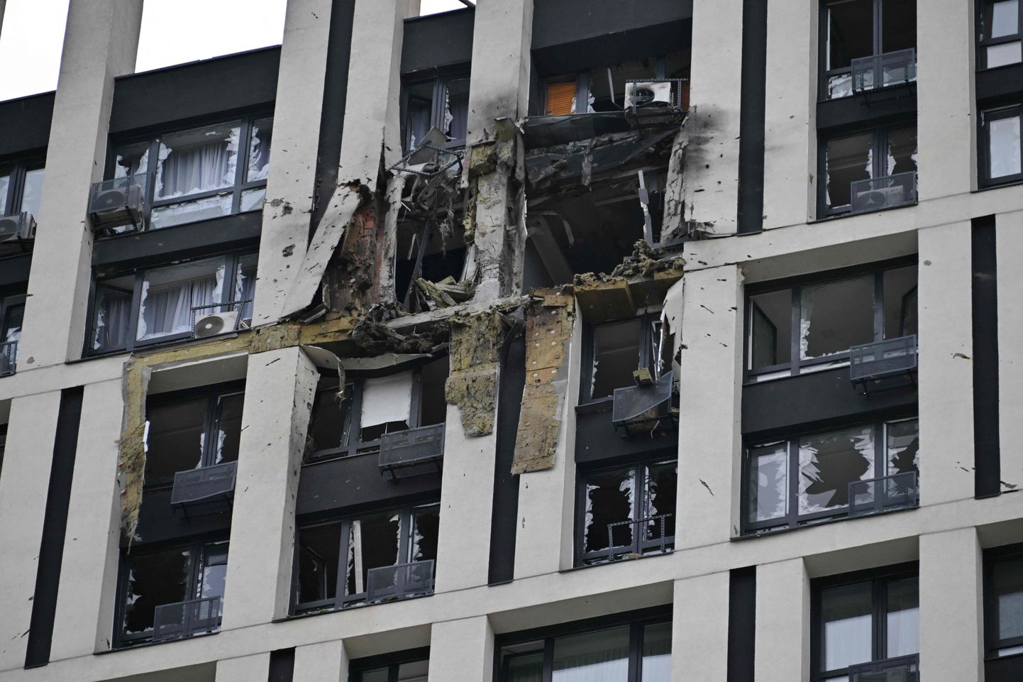 Eile öösel Vene droonirünnakus kahjustada saanud elumaja Kiievis