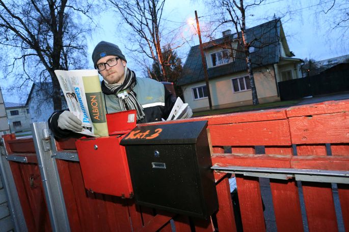 Postimehe paberleht puhkeb õitsele