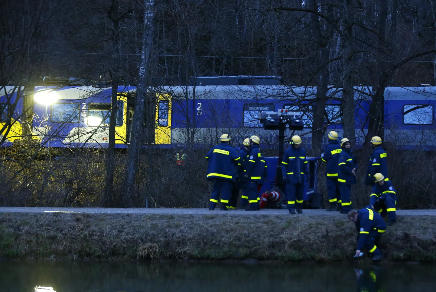 Päästetöötajad eile õhtul õnnetuspaigas Bad Aiblingi lähedal Lõuna-Saksamaal.
