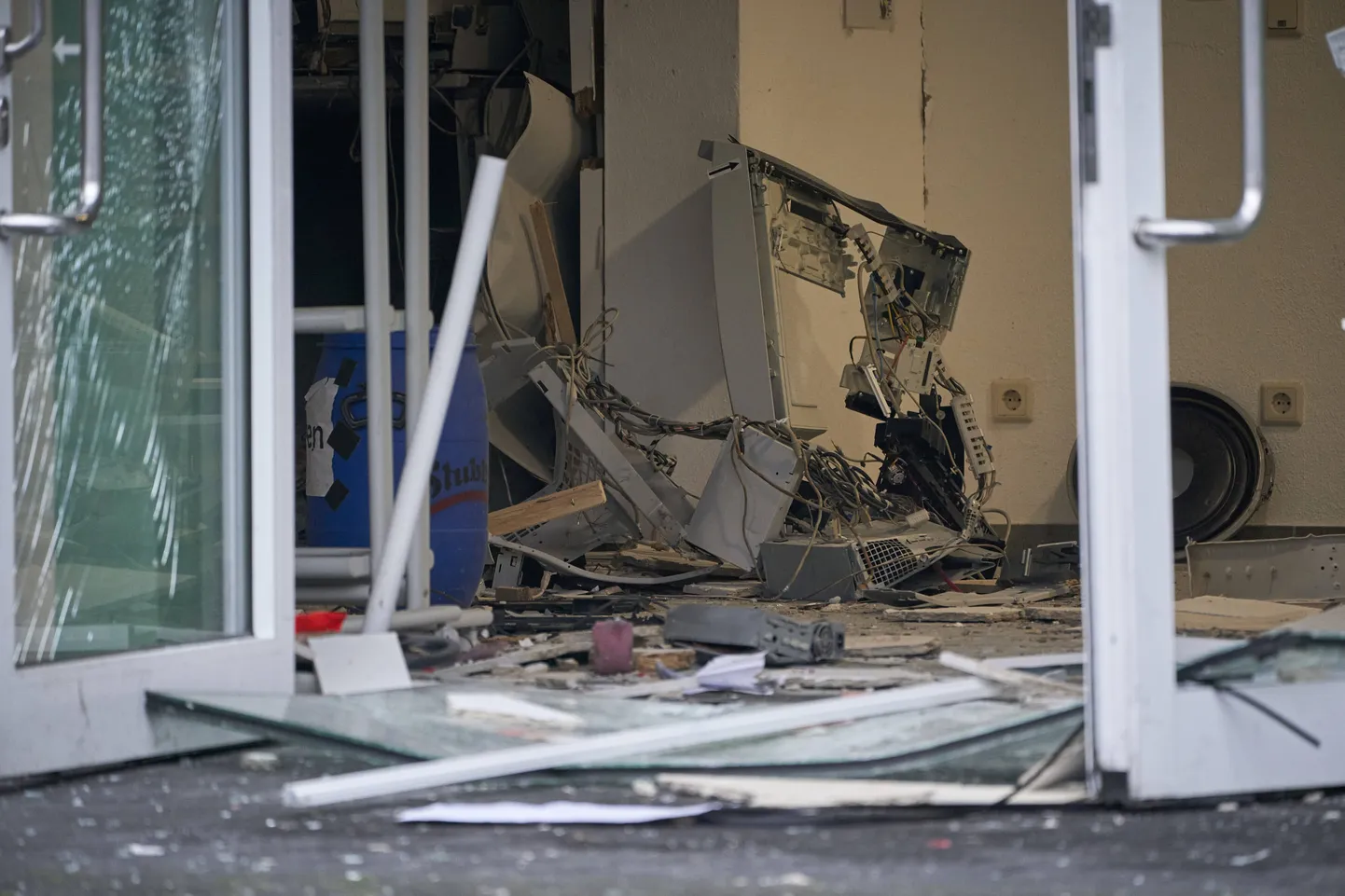 Õhkulastud pangaautomaat Saksamaal. Foto on illustratiivne.