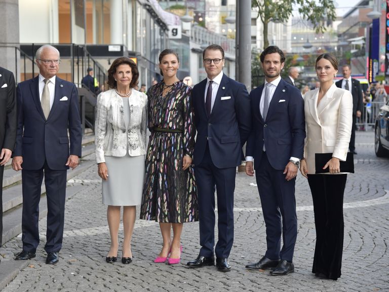 Rootsi kuninglik pere vasakult: kuningas Carl XVI Gustaf, kuninganna Silvia, kroonprintsess Victoria, prints Daniel, prints Carl Philip ja printsess Sofia