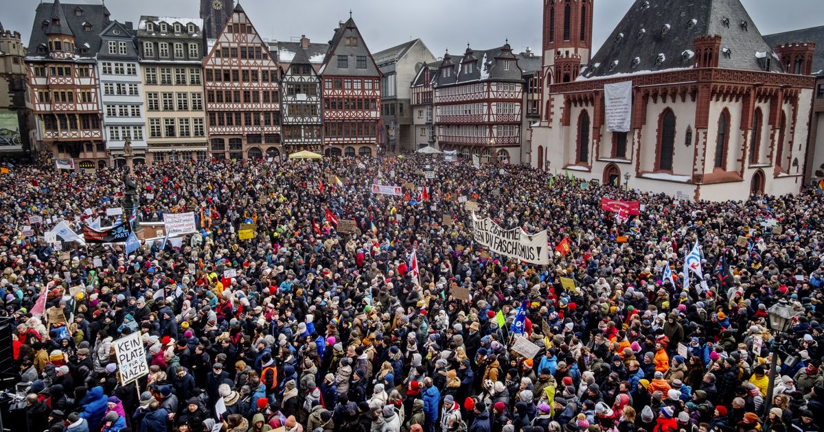Fotografii ⟩ Proteste masive împotriva extremiștilor de dreapta în Germania