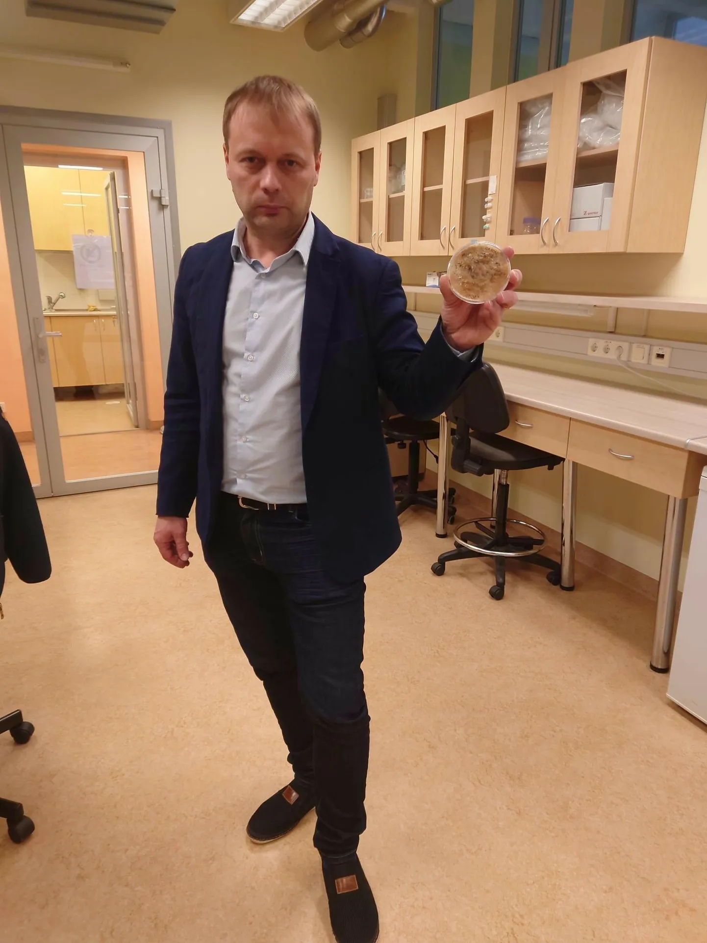 Maaülikooli metsapatoloogia professori Rein Drenkhani sõnul on kõige olulisem uuendus labori laiendamine, mis aitab ära hoida proovide ristsaastumise.