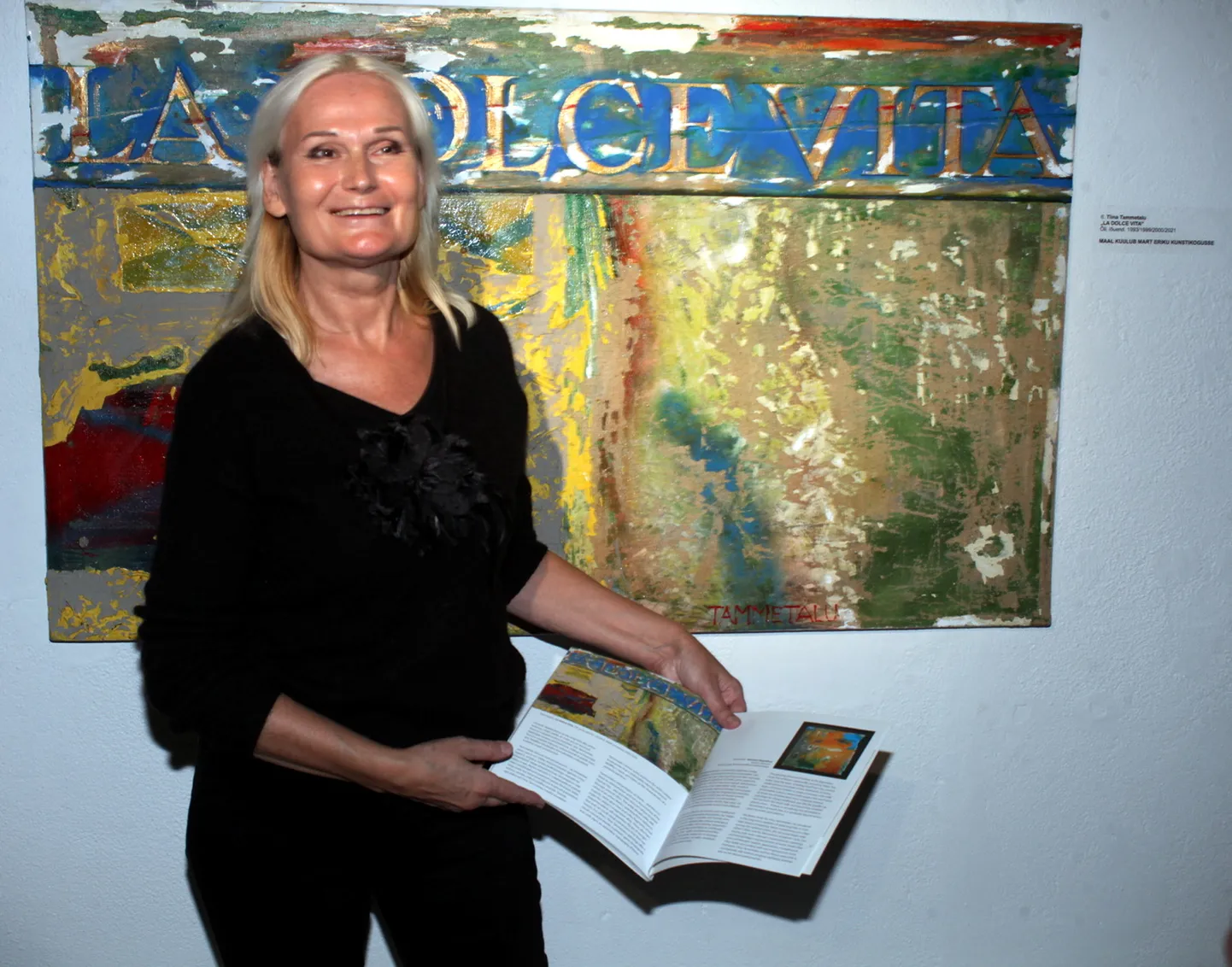 Tiina Tammetalu oma näituse avamisel