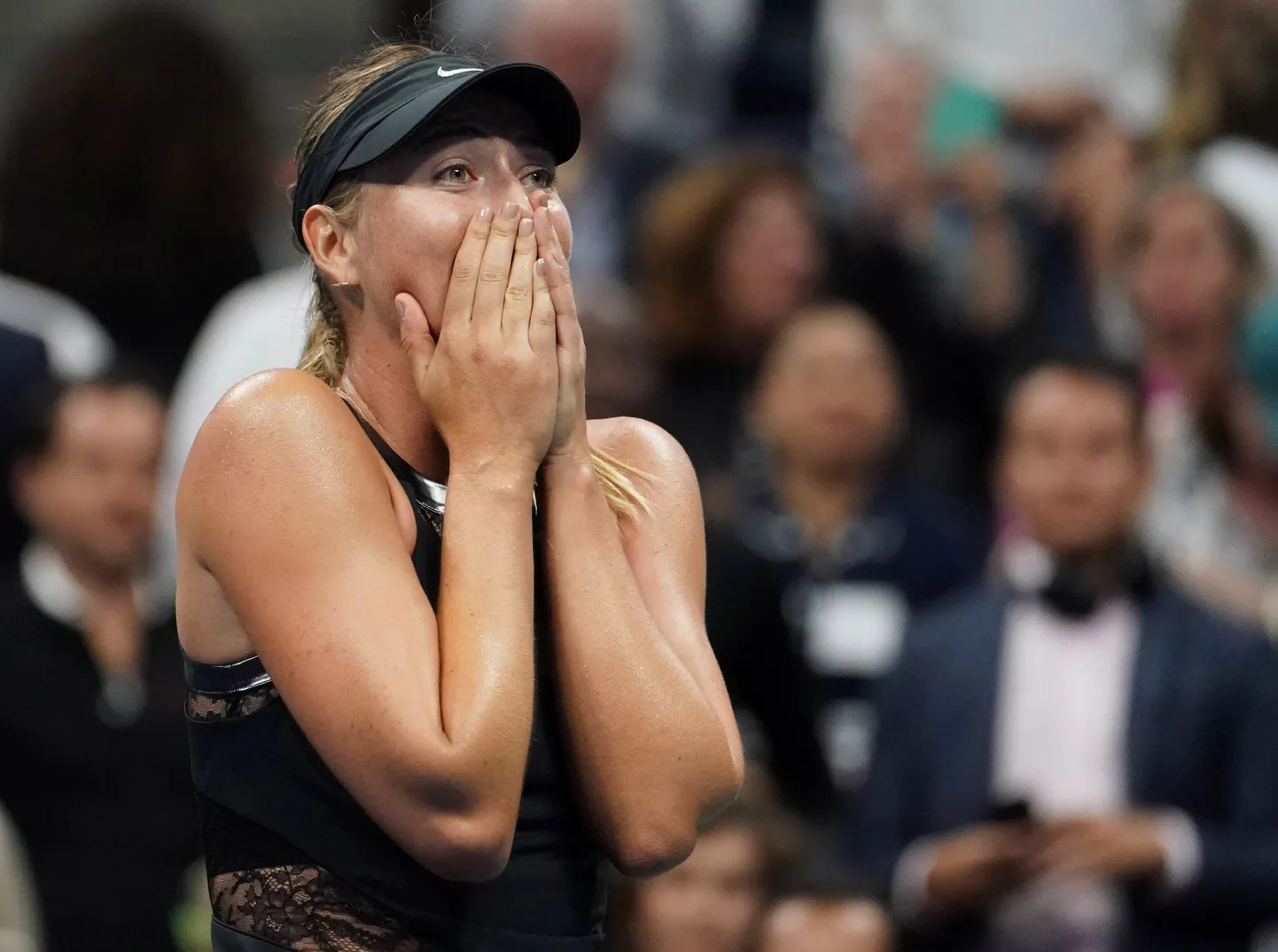 Maria Šarapova saatis US Openi avaringis maailma edetabeli teise numbri reketeid pakkima.