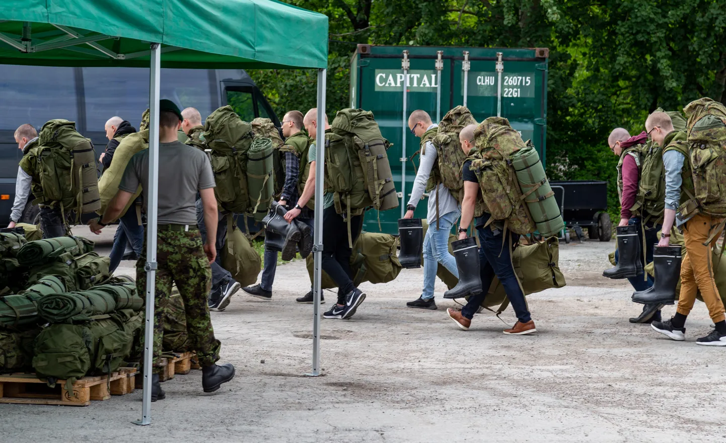 Первый день призывников в связном батальоне.