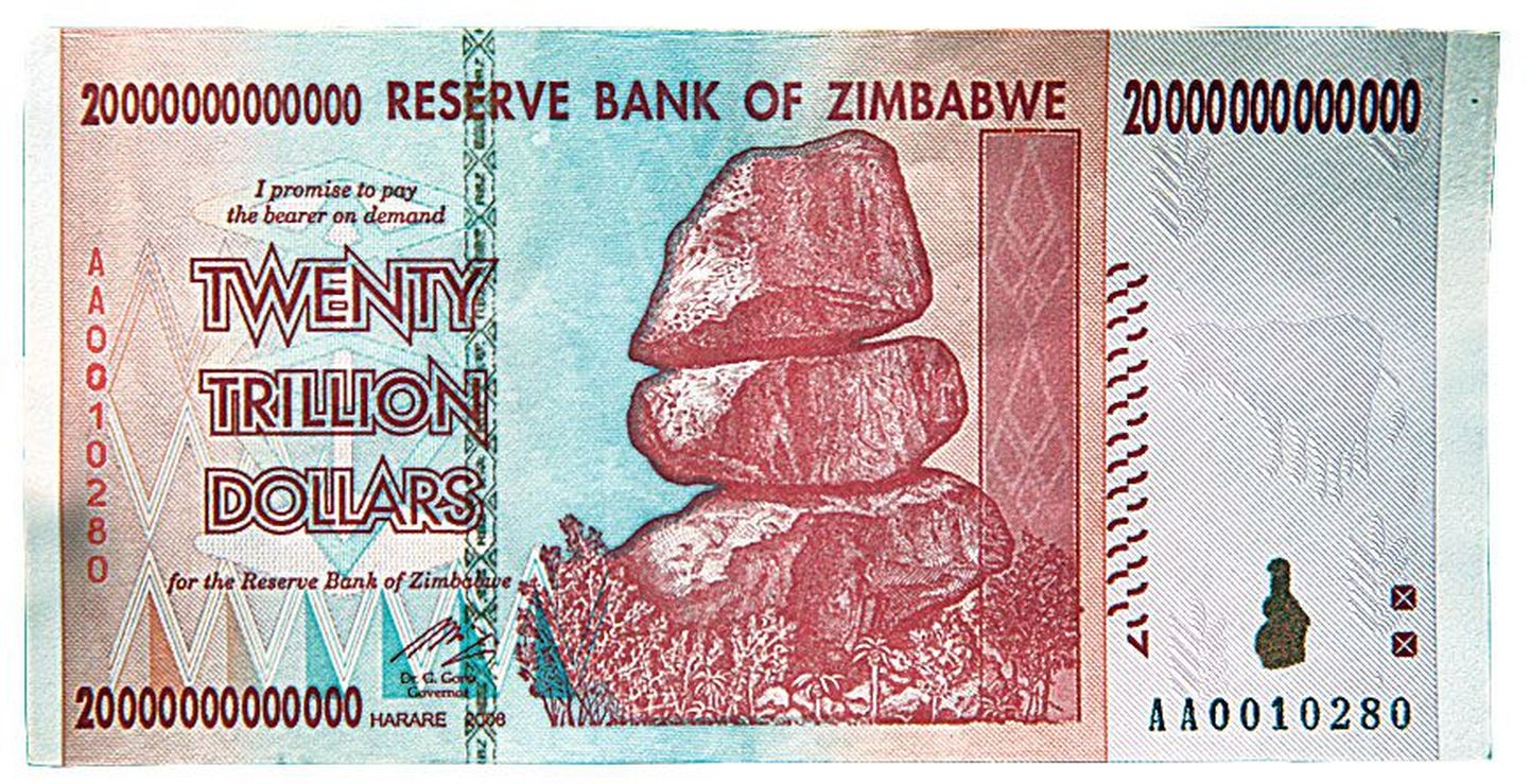 Доллары Зимбабве, одной из беднейших стран мира.
