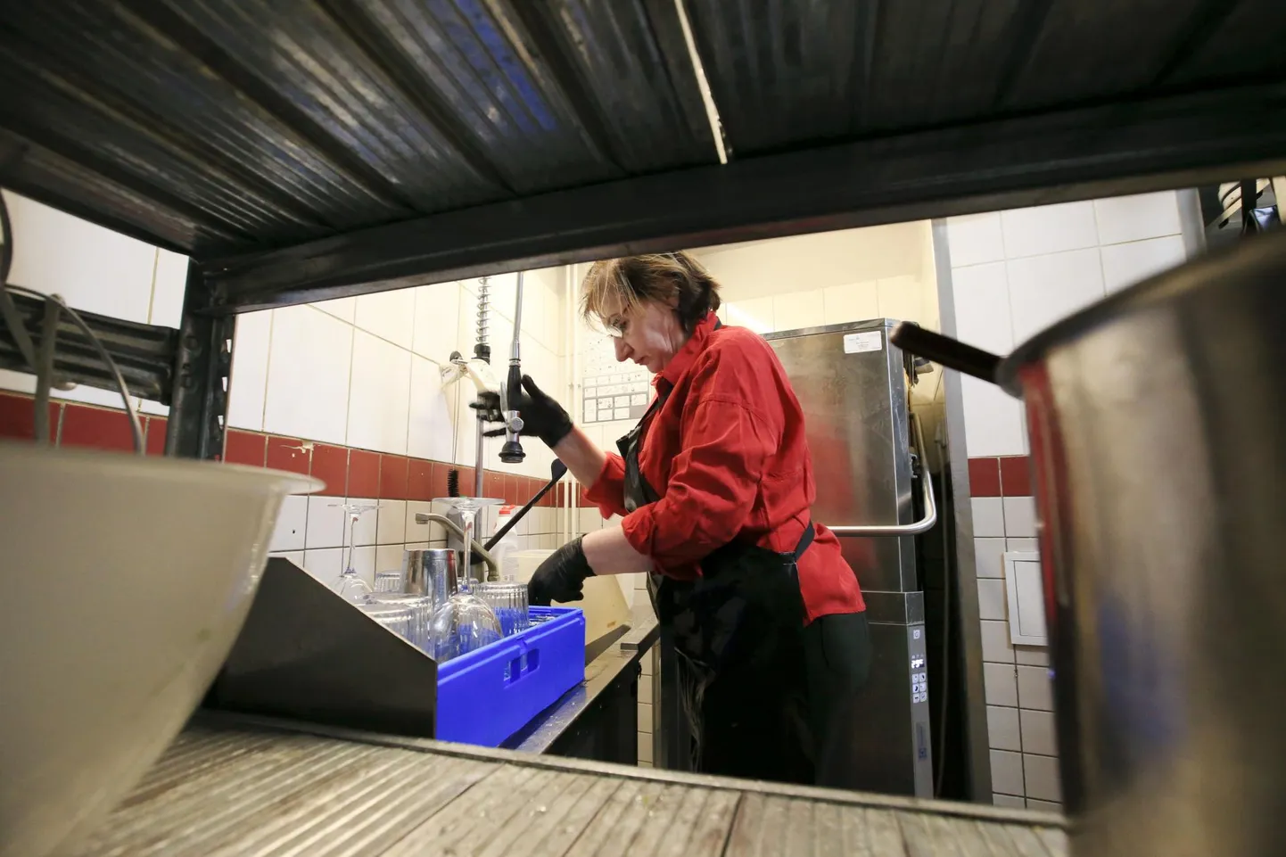 Teiste hulgas leiab Pärnumaal tööd nõudepesija.