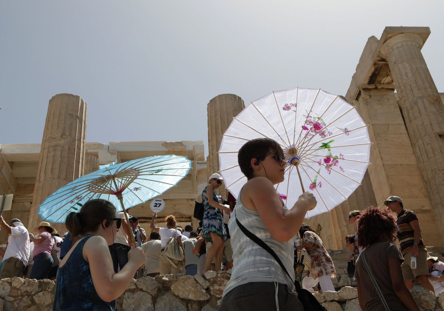 Туристы у Афинского Акрополя.
