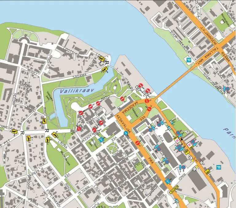 Kesklinna liikluskorraldus kahe silla jooksu ajal.