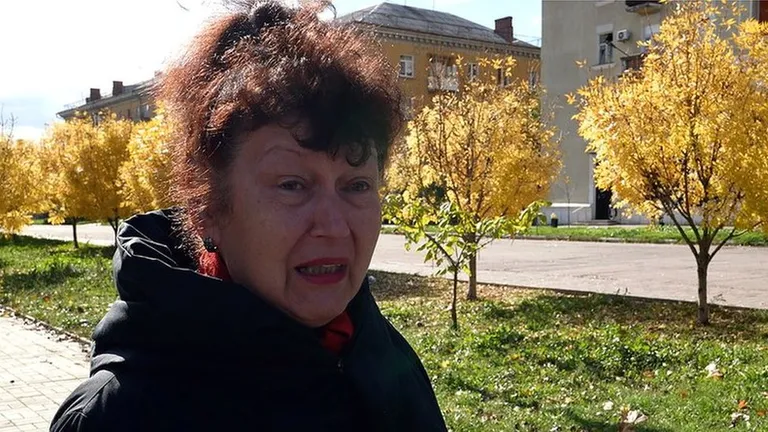 Елена - одна из немногих жителей некогда 70-тысячного Бахмута, кто до последнего времени еще оставался в городе под постоянными обстрелами