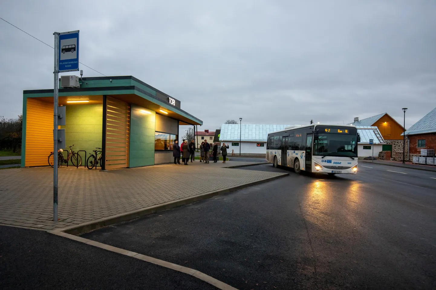 Toris leiab tegevust kõikjal asulas. Muuseumiöö süda on bussijaam, kust egiidi “Hing ja ihu puhtaks ning naudi maailma keskpunktis olemist” all leiab eest tasuta leili- ja tünnisauna.