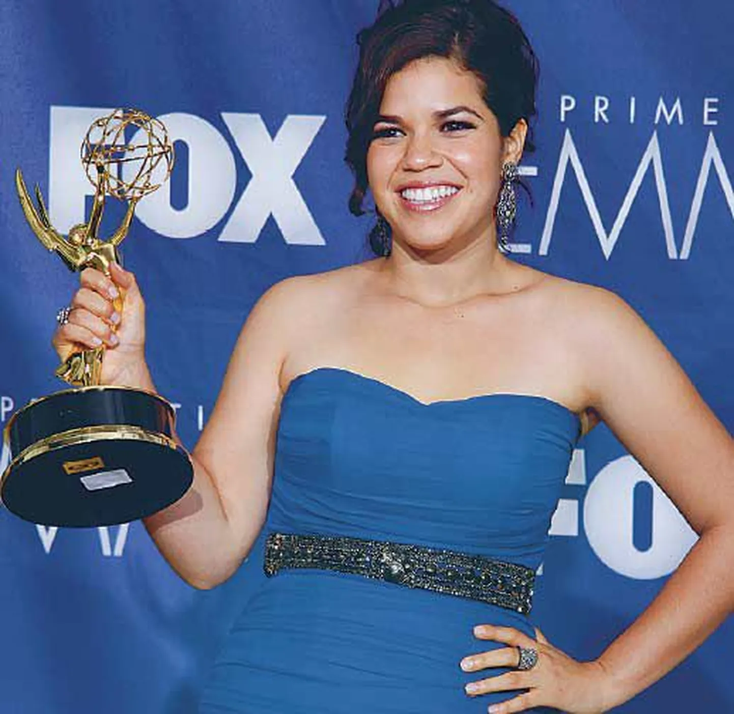 «Inetu Betty» staar, 23-aastane America Ferrera tuli, nägi ja võitis – veel aasta eest polnud USA tele- ja kinotööstus noorukesest näitlejatarist midagi kuulnud.