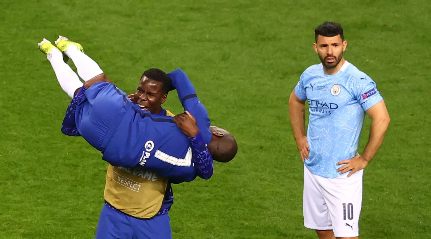Sergia Agüero (paremal) pidi viimases kohtumises Manchester City särgis lahkuma väljakult pisaratega.