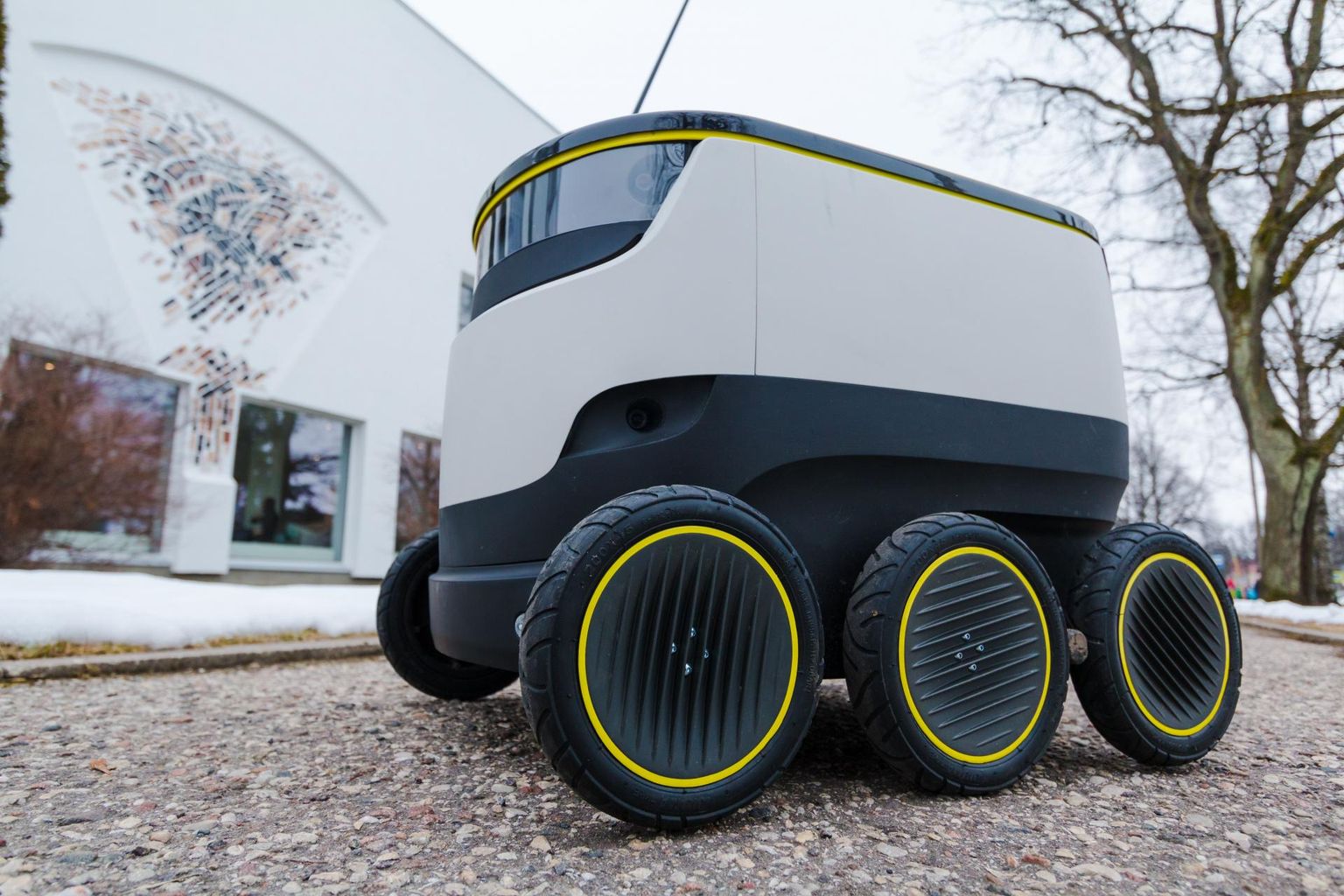 Eesti idufirma Starship Technologies loodud pakiveorobot.
