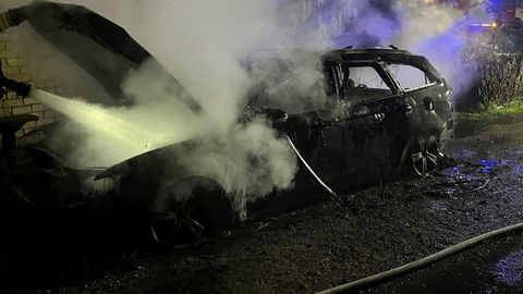 Põlev auto pani ohtu kõrvalmaja