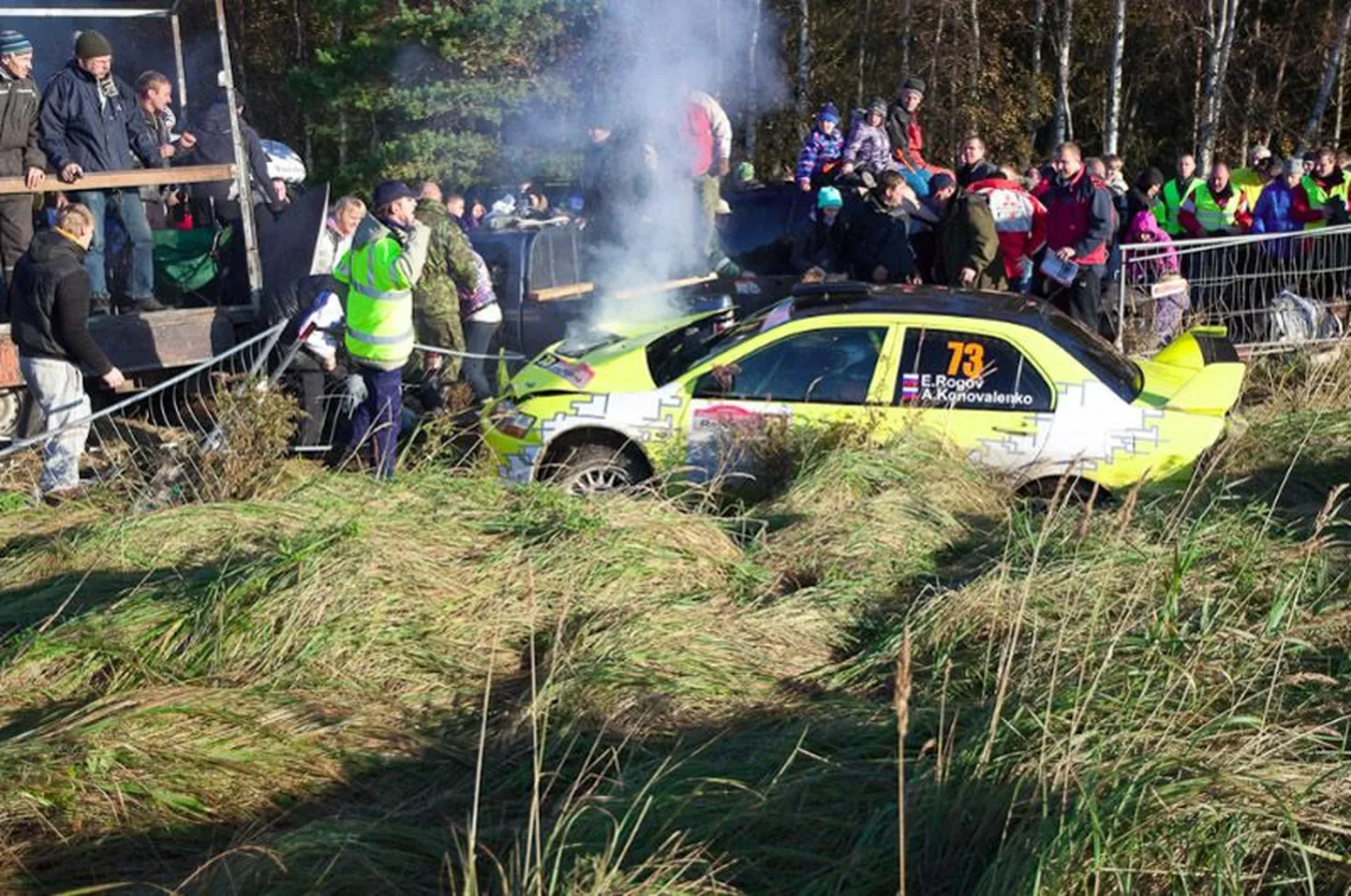 Jevgeni Rogovi juhitud ralliauto kihutas vastu piirdeaeda ja vigastas selle taga seisnud inimesi. Kuus inimest viidi haiglasse, neist ühe vigastused olid tõsised.
