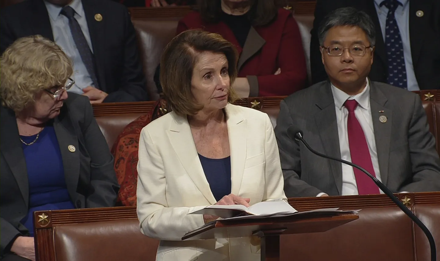 Esindajatekoja vähemuse liider, demokraat Nancy Pelosi 7. veebruaril maratonkõnet pidamas.