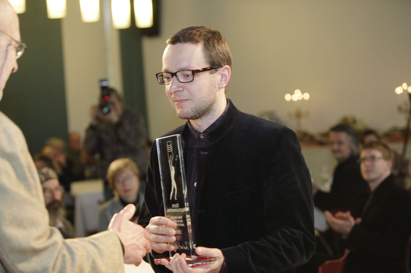 Indrek Koff pälvis «Eestluse elujõust» eest kultuurkapitali kirjanduse sihtkapitali 2010. aasta luuleauhinna.