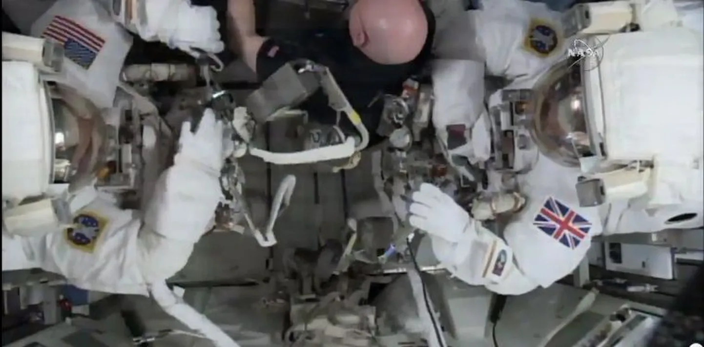 Tim Kopra ja Tim Peake avakosmoses