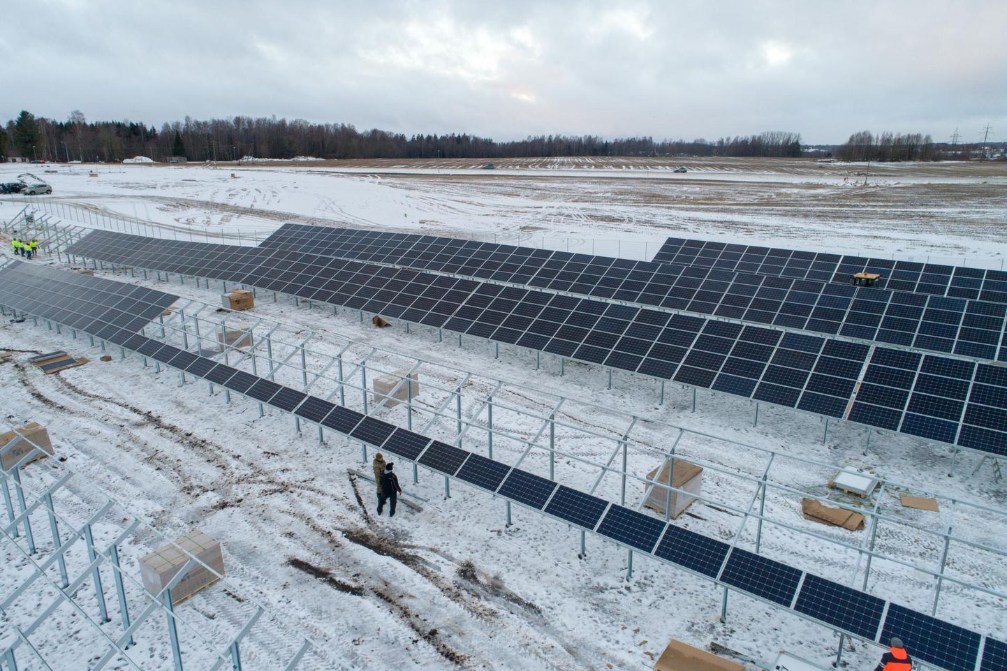 Eelmise aasta jõulude ajal käis Viljandi piiril Pärnu maantee ääres kibe töö, et päikeseelektrijaam aasta lõpuks toetuskõlblikuks saada. Jaam kuulub osaühingule Airok.