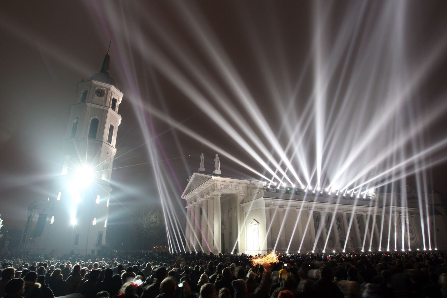 Gert Hofi valgusshow selle aasta algul Vilniuse kultuuripealinnaks nimetamise puhul.
