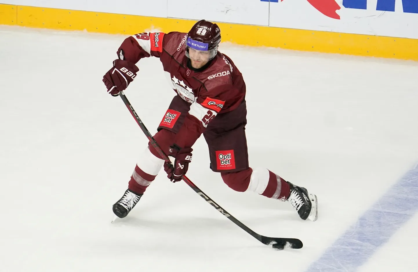 Latvijas hokeja izlases aizsargs Ralfs Freibergs