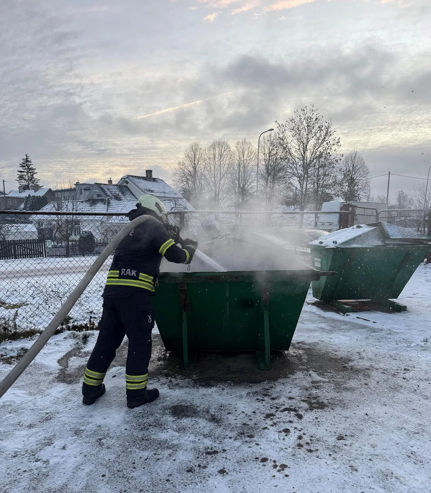 Päästjad kustutasid prügikonteineri sisu.
