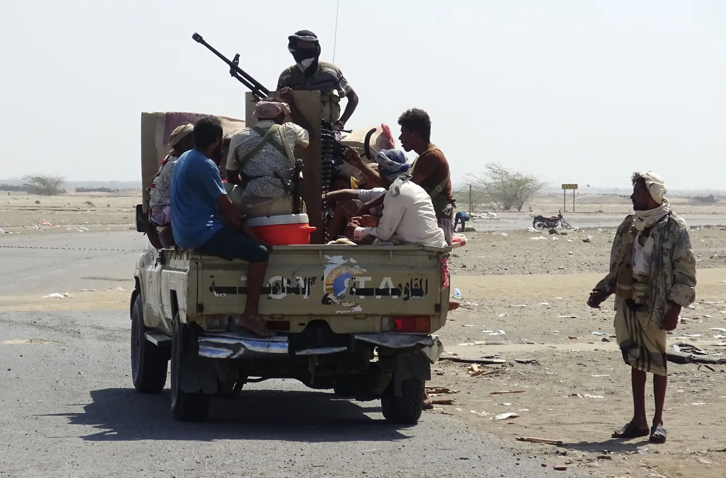 Jeemeni valitsusmeelsed võitlejad Hodeida äärealadel eile.