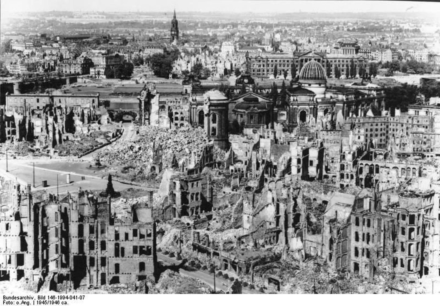 Dresdeni südalinn pärast 1945. aasta pommitamist.