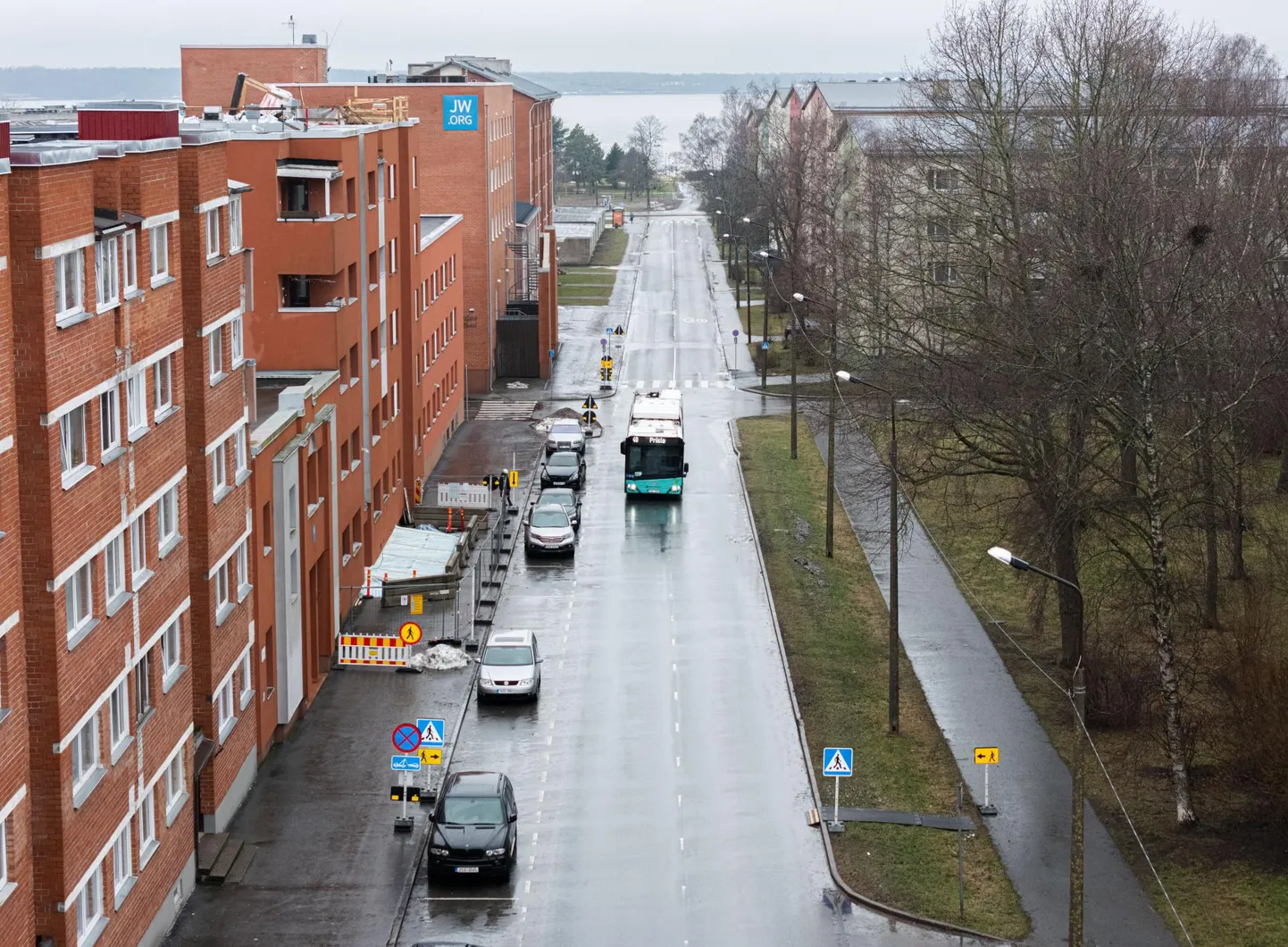 Suur hulk Puhangu tänava elanikke ei taha trammi oma kodutänavale, samas on enamik nõus sellega, et piirkonda on uut trammiliini vaja.
