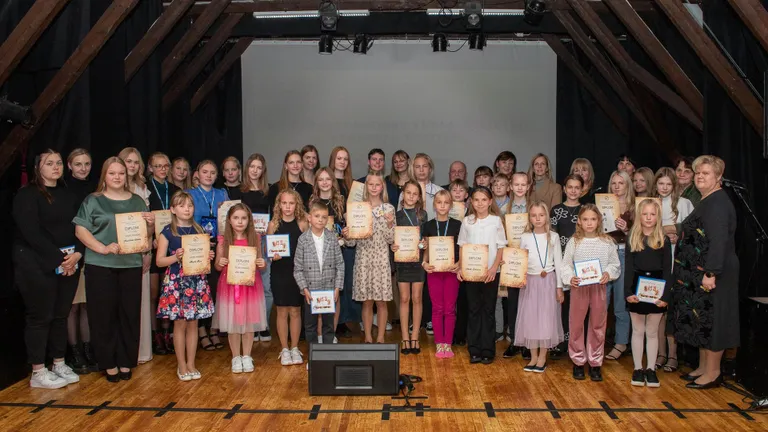 Kaheteistkümnendat korda toimunud konkurss-festivalil “Kuldleheke” astusid kolme päeva jooksul üles noored lauljad Eestist, Lätist ja Soomest.