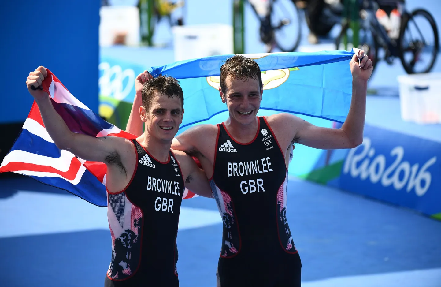 Alistair Brownlee (paremal) Jonathan Brownlee.