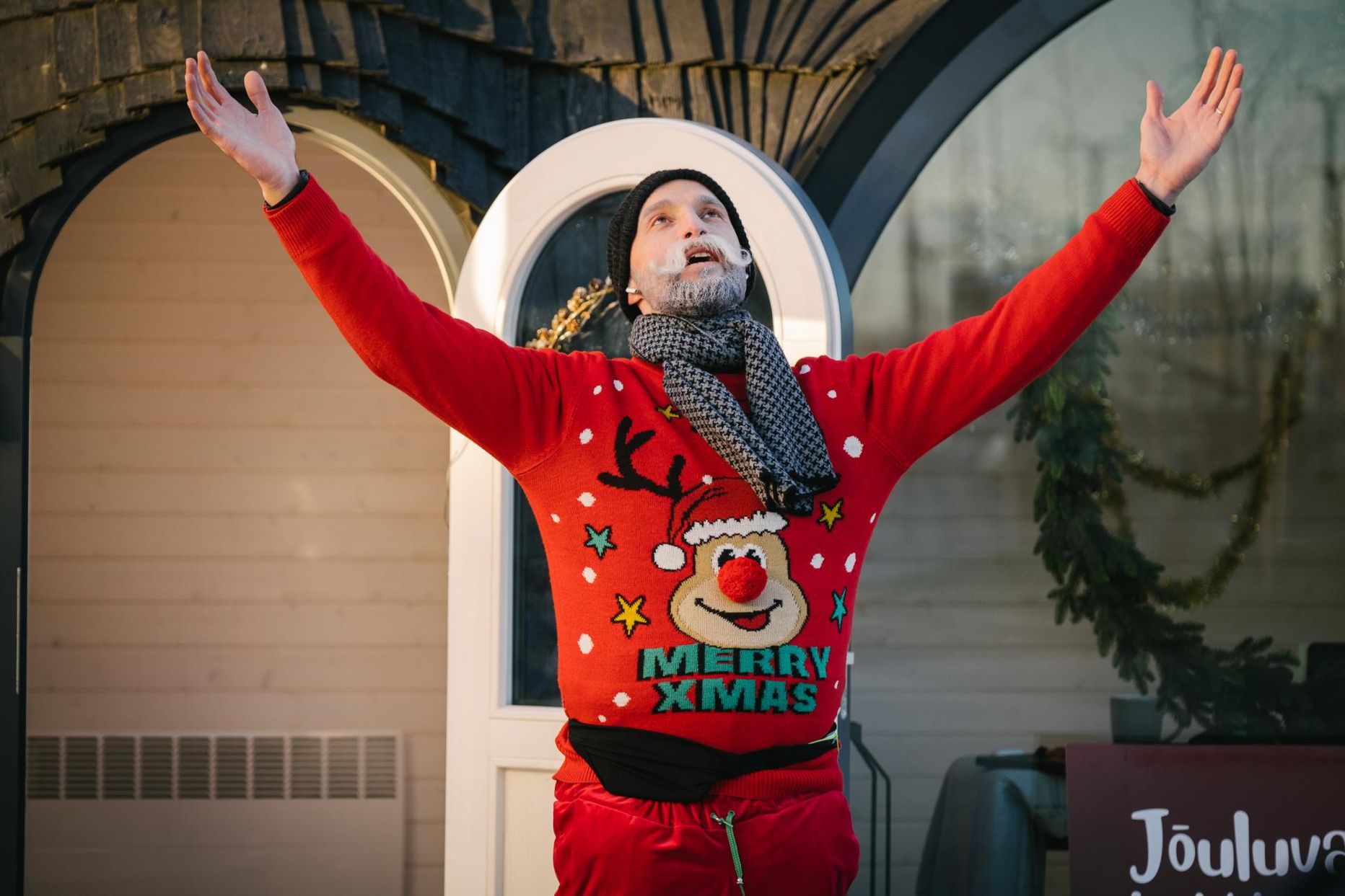 Ho-ho-hoo ja Avandi! Digiteatri veebifilmis «Ulf ehk Kas ma olen olemas?» kehastab Märt Avandi 14-aastase staažiga jõulumeest.